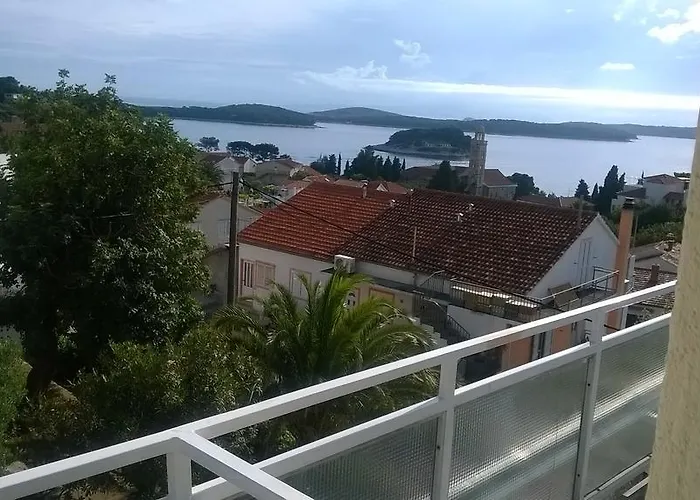 Jaksa Hvar Town